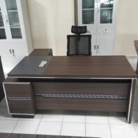 1600mm executive office desk, brown executive desk 1600mm, advanced design office desk, brown wood executive desk, 1600mm professional office table, executive desk with drawers, modern brown office desk, luxury executive desk 1600mm, spacious office workstation desk, 1600mm office manager desk, premium brown office table, wood grain executive desk, 1.6 meter office desk, stylish executive desk brown finish, brown wooden office workstation, office desk with storage 1600mm, advanced executive desk design, large executive desk brown, brown office table with cabinet, L-shape compatible executive desk, 1600mm wide manager desk, office desk for directors, contemporary brown office table, professional brown desk with return, business office desk 1600mm, walnut finish executive desk, lockable drawer executive desk, durable brown office desk, brown laminate executive desk, senior manager office desk, 1600mm modern workspace table, office desk for executives 1600mm, executive suite brown desk, brown desk with metal accents, high-end brown executive table, ergonomic executive desk 1.6m, commercial office desk brown finish, 1600mm workstation with drawers, desk for CEO or manager, compact brown executive desk, corporate office desk 1600mm, 1600mm wood veneer desk, rectangular executive desk brown, advanced function office desk, minimalist brown desk for office, executive office furniture 1600mm, brown desk with soft-close drawers, elegant executive desk 1600mm, professional desk setup brown, workstation table for management.